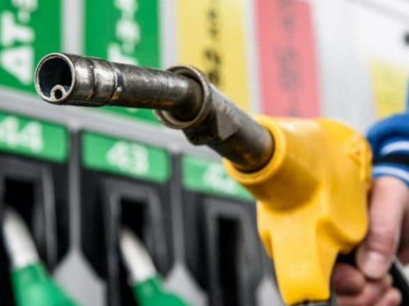 Кабмин повысил предельную цену на бензин и снизил на дизтопливо