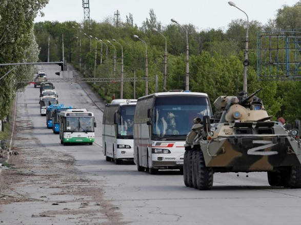 Семь автобусов с защитниками Мариуполя выехали из Азовстали – Reuters