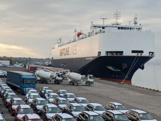 Таможня добро не дает: сотни автомобилей “застряли“ в портах Одессы