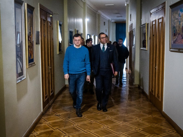 Кулеба обсудил с главой МИД Британии создание воздушного щита над Украиной