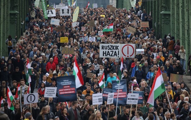 В Венгрии вспыхнули массовые протесты