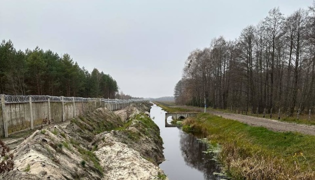 В ОП показали строительство стены на границе с беларусью