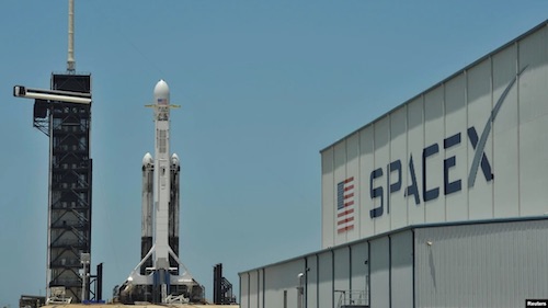 SpaceX запустила ракету Falcon Heavy впервые за три года