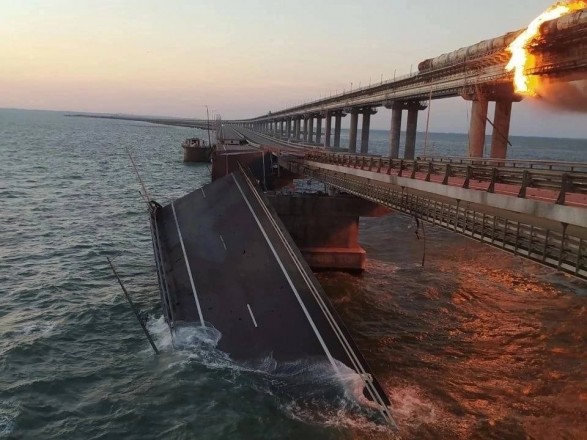 Взрыв на крымском мосту ухудшил логистику оккупантов – британская разведка