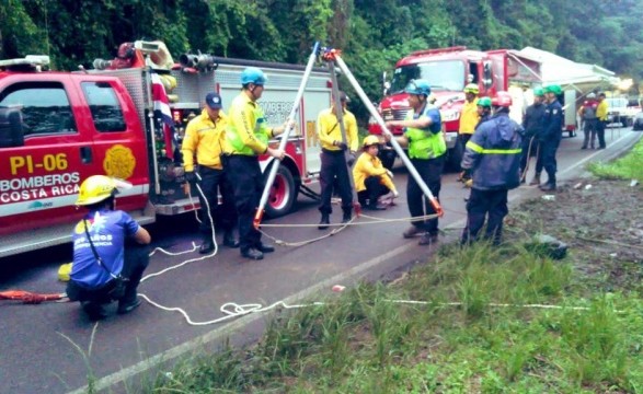 В результате падения транспортных средств в пропасть в Коста-Рике погибли девять человек