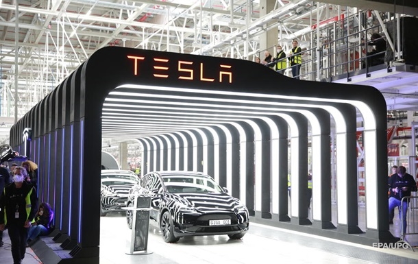 Tesla отзывает почти 1,1 млн автомобилей в США