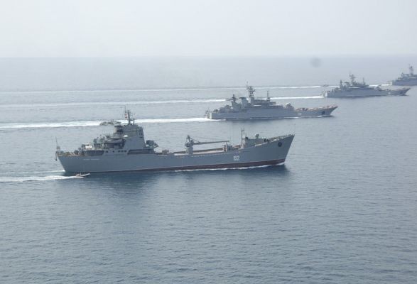 Вдоль крымского побережья находится 3 надводных, 1 подводный носители оружия суммарным залпом 28 крылатых ракет