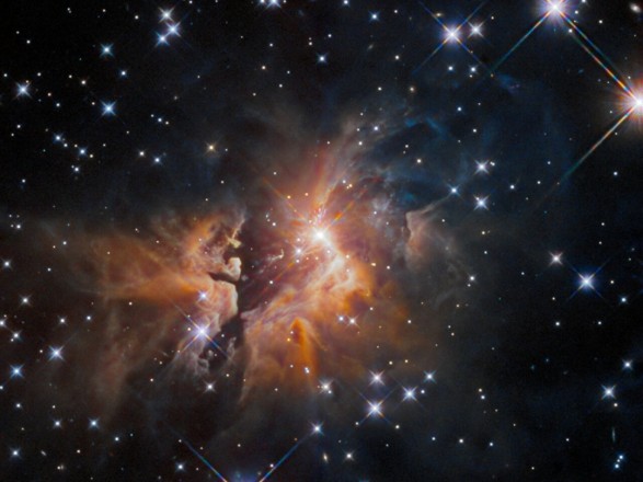 Телескоп Hubble зафиксировал яркую звезду в созвездии Тельца