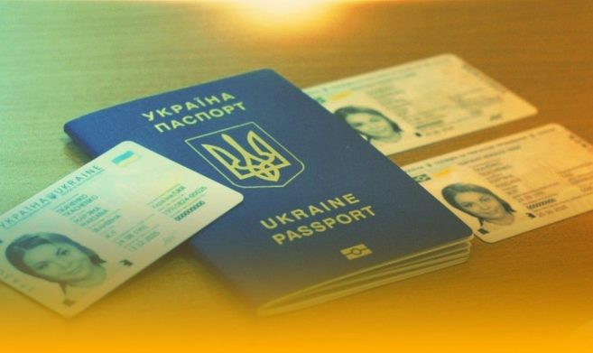 Оформлення закордонного паспорта українцям у Польщі: куди звертатись, і які документи будуть потрібні