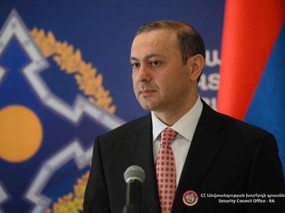 Секретарь Совета безопасности Армении сообщил о достижении договоренности по прекращению огня с Азербайджаном