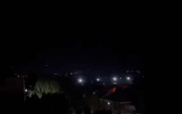 В Мелитополе после взрывов над базой оккупантов заметили черный дым