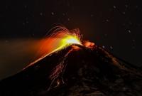 На Сицилии началось извержение вулкана Этна: впечатляющее видео