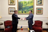 Посол Молдовы вручил копии верительных грамот в МИД Украины