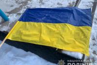 В Винницкой области пьяная девушка расписала флаг Украины руганью, ей грозит заключение