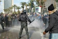 В Тунисе во время акции протеста в честь революции 2011 года, произошла драка