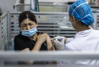 Китай вакцинировал от COVID почти 90% населения