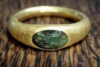 Мужчина обнаружил в своем дворе кольцо времен Римской империи