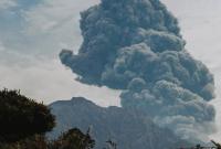 Столб дыма и пепла: в Японии "проснулся" вулкан Сакура-дзима