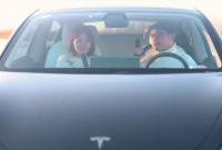 TeslaMic: микрофон для караоке в автомобиле, который сразу стал хитом продаж