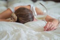 Алкоголь мешает нормальному сну: врачи объяснили, в чем опасность
