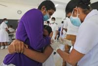 Шри-Ланка начала вакцинацию детей в ожидании всплеска COVID