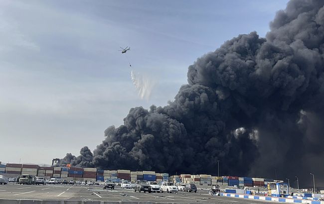 Взрыв в крупнейшем порту на юге Ирана: 18 погибших, более 700 раненых Взрыв в крупнейшем порту на юге Ирана: 18 погибших, более 700 раненых