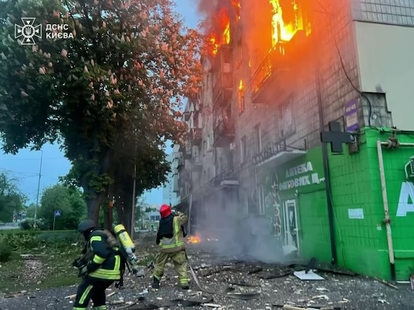 Из-за вражеской атаки в Киеве двое погибших, среди пострадавших – 4 детей Из-за вражеской атаки в Киеве двое погибших, среди пострадавших – 4 детей