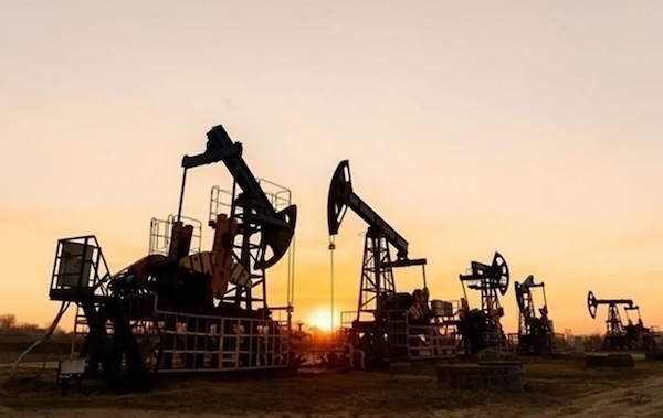 Кувейт сокращает добычу нефти на фоне напряженности в Иране