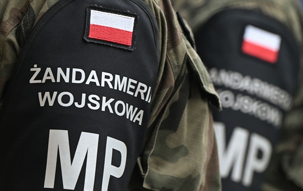 На территории военной части Польши упал дрон