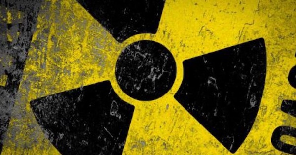 Радиация в кошельке: украинку остановили на границе из-за опасных долларов