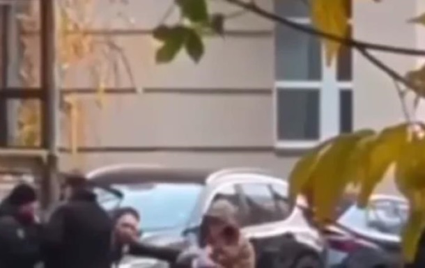 В центре Киева "бусифицировали" учителя: ТЦК разъяснил ситуацию