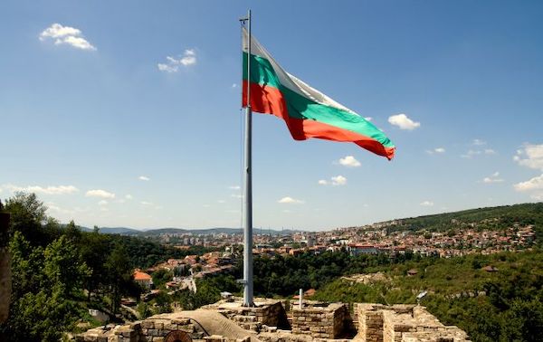 Болгария вводит военную подготовку для школьников