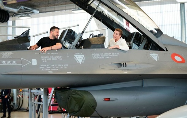 Зеленский рассказал об этапах получения самолетов F-16