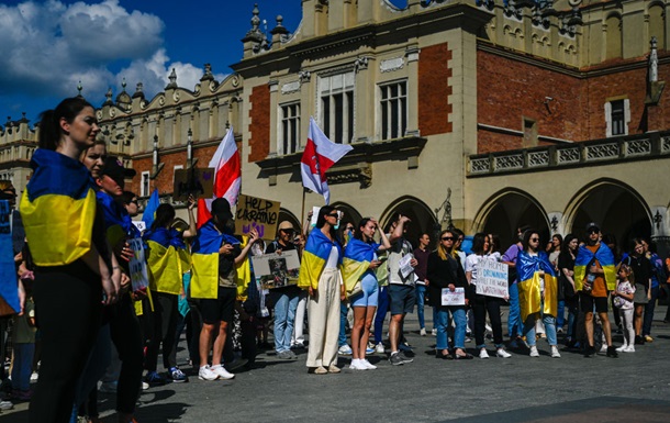 Украинцы в Польше массово теряют выплаты на детей