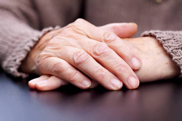 9 признаков проблем со здоровьем, которые можно увидеть по вашим рукам