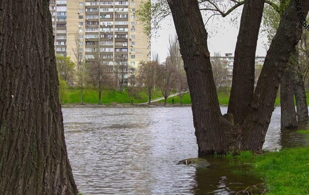 В Киеве резко упал уровень воды в Днепре