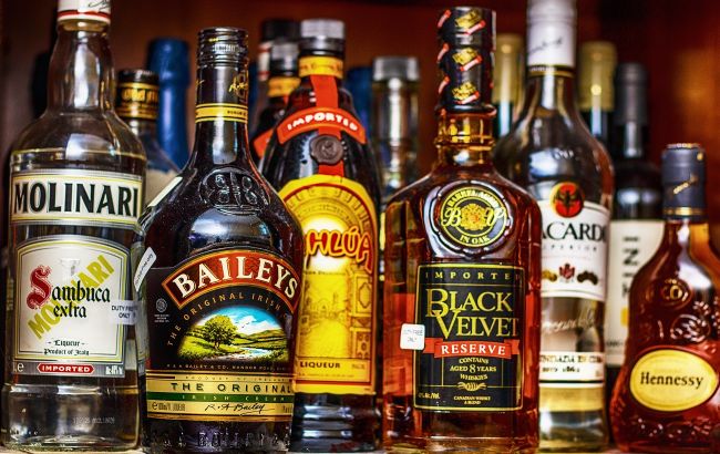 Россия контрабандой завозит элитный алкоголь в страну, несмотря на санкции, - Bloomberg
