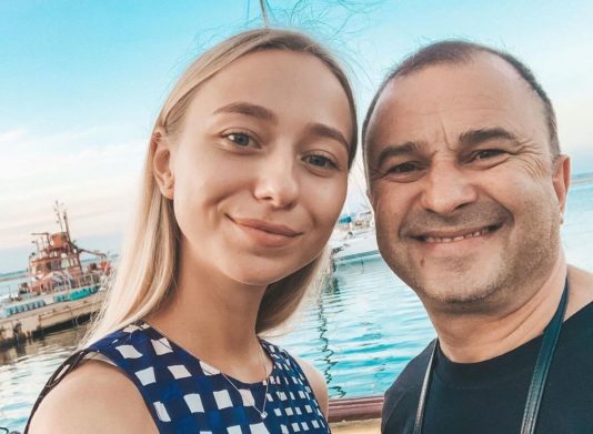 Виктор Павлик не может уехать из Украины после скандала с женой