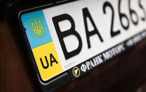 Напоминают символы оккупантов. В Украине ограничили использование Z и V в автономерах