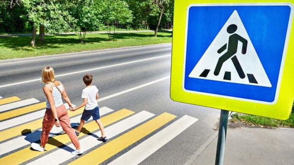 В Украине планируется повысить штраф для пешеходов с детьми за ДТП
