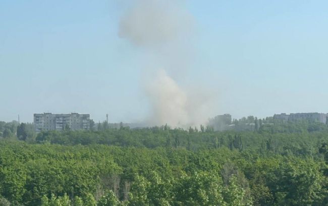 В оккупированных Токмаке и Луганске с утра слышны взрывы