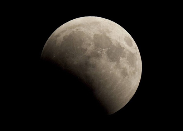 Лунное затмение 5 мая 2023:  повезет ли его увидеть украинцам, как себя вести в период этого астрономического явления