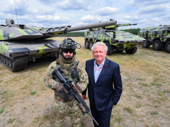 Rheinmetall планирует запустить производство БТР Fuchs в Украине - гендиректор компании