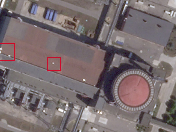 На крыше одного из энергоблоков Запорожской АЭС появились новые объекты - спутниковые снимки