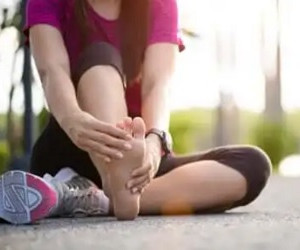 Мышечные спазмы в ногах: причины их появления и лечение
