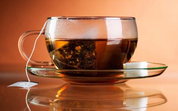 Как правильно заваривать чай в пакетиках: популярная ошибка, портящая вкус напитка