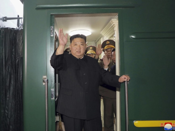 Лидер Северной Кореи Ким Чен Ын прибыл в Россию перед ожидаемой встречей с Путиным