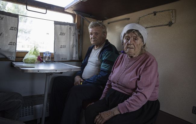 Жители Донбасса могут бесплатно эвакуироваться в Житомирскую область: детали