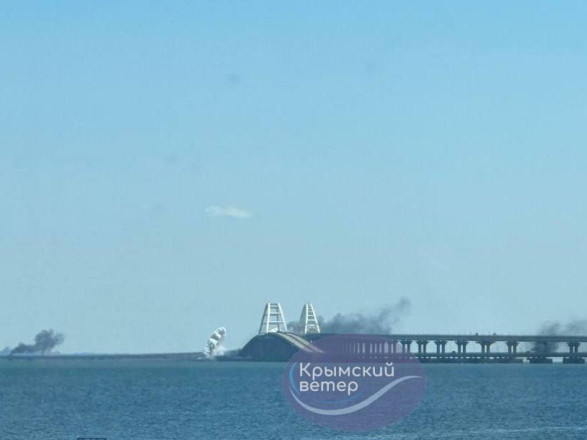 "Хлопок" в районе Крымского моста: аксенов уверяет, что мост не поврежден