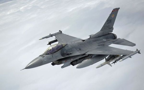 Первая группа украинских летчиков для учений на F-16 определена - Politico